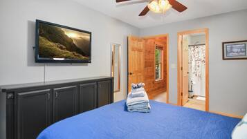 3 bedrooms, iron/ironing board, travel crib, free WiFi