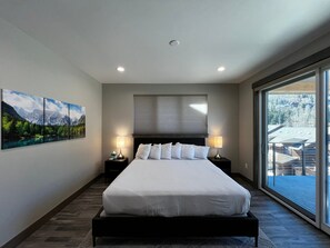 3 chambres, fer et planche à repasser, Wi-Fi, draps fournis