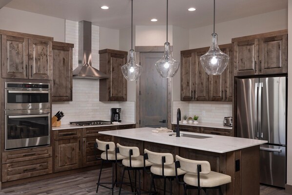 Fridge, microwave, oven, stovetop - Beautiful 3-bedroom townhome at Purgatory Resort with mountain views, perfect for families. (Durango)