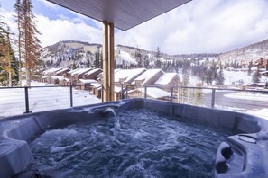 Outdoor spa tub - Beautiful 3-bedroom townhome at Purgatory Resort with mountain views, perfect for families. (Durango)