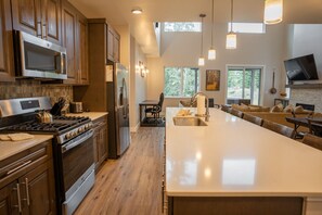 Fridge, microwave, oven, stovetop - Spacious 3-Bedroom Townhome with Mountain Views at Purgatory Resort (Durango)