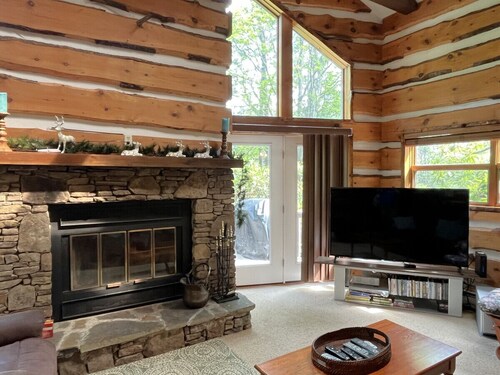 🔥 Fireside Manor | Spacious Home w/ Firepit, Games & Mountain Charm 🌲