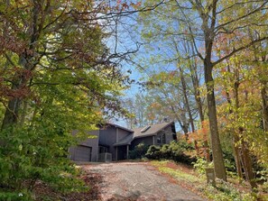Exterior - 🔥 Fireside Manor | Spacious Home w/ Firepit, Games & Mountain Charm 🌲 (Somerset)