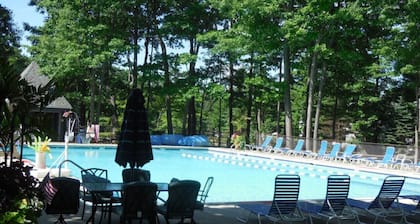🔥 Firepit Nights & Poolside Delights in the Laurel Highlands🏊♂️☀️
