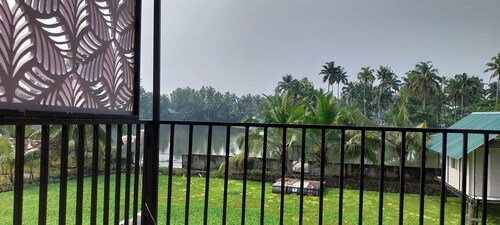 Tidalnest Homestay @kadamakudi backwaters : explore the village life experience 