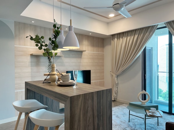 Suite Design, 1 très grand lit | Restauration dans la chambre