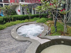 Suối nước nóng