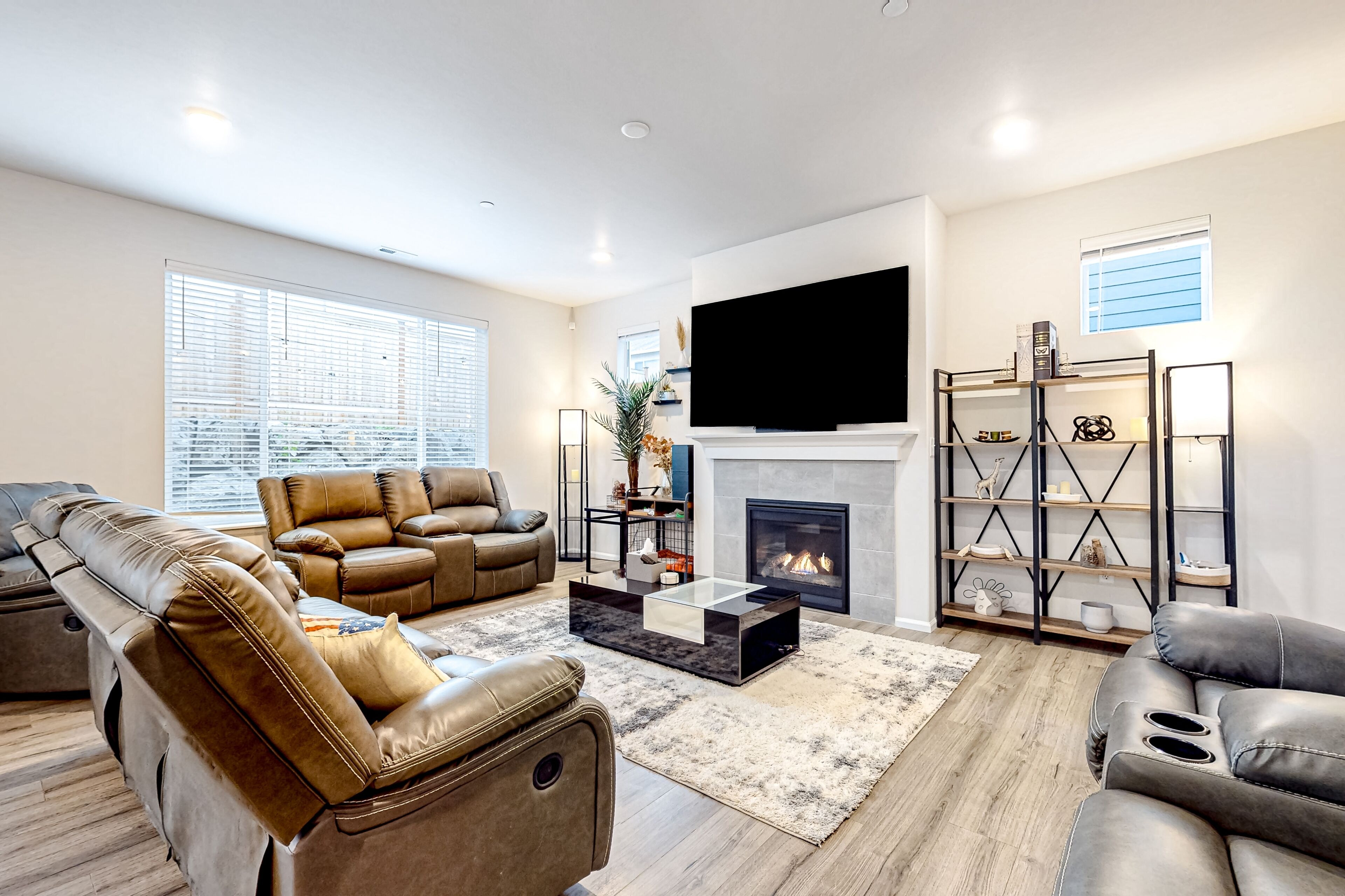 Modern & charming dog-friendly nature retreat with fireplace, patio, AC, & W/D