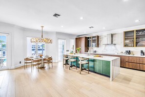 Fridge, microwave, oven, stovetop - Waterfront Luxury Villa | Heated Pool with Afternoon Sun | Coral Key (Fort Lauderdale)