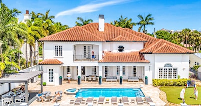 Waterfront Luxury Villa | Heated Pool with Afternoon Sun | Coral Key