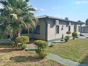 Front of property - DE ELLAS BOUTIQUE LODGE (Polokwane)