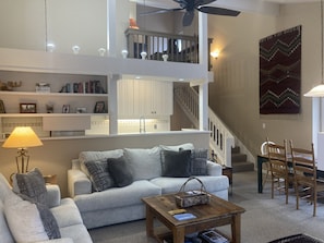 TV, fireplace, DVD player - Riverrfont corner condo with patio, fireplace, electric grill, & washer/dryer (Wilson)