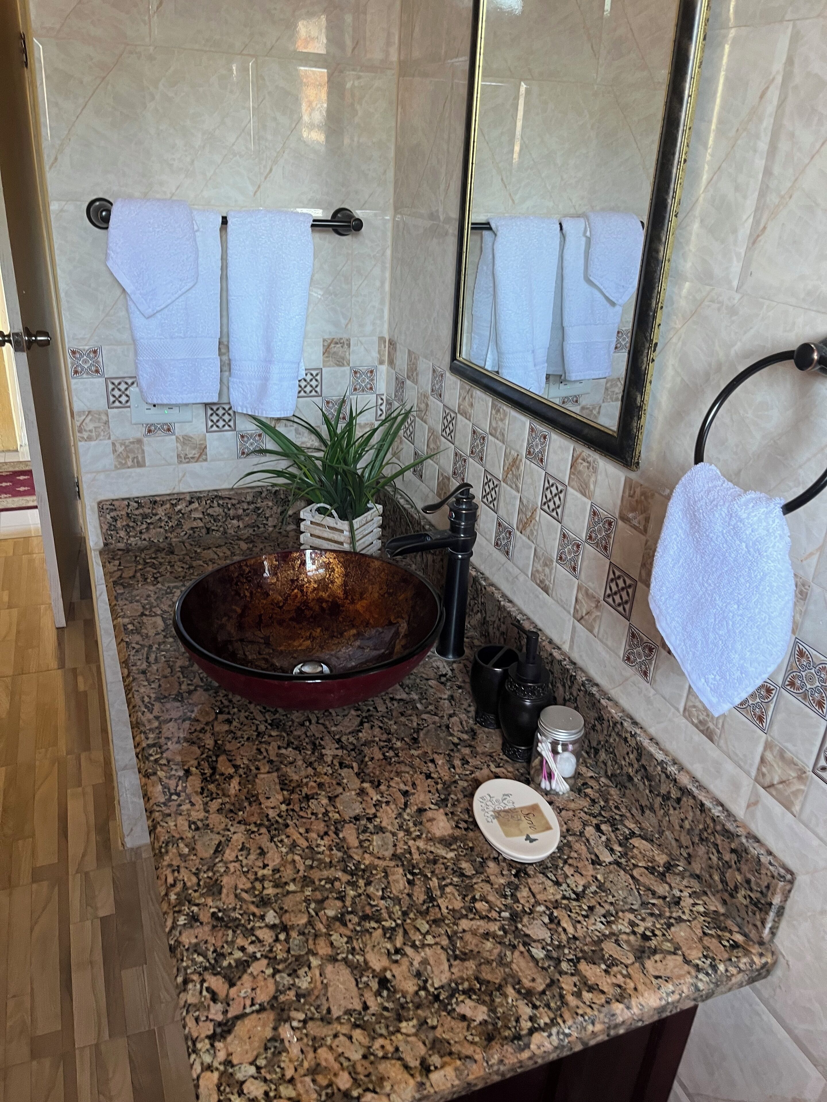 Dusche, Handtücher, Seife, Toilettenpapier