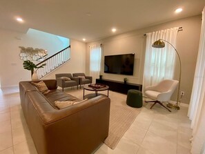 TV, video games, video library, stereo - Exquisite Luxury Home with Pool Retreat - Solara - 8949 (Kissimmee)