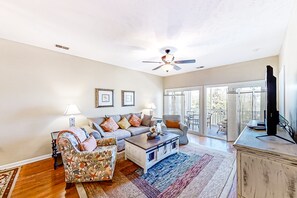 TV - Bright and spacious condo with resort amenities, water views, balcony, & AC (North Myrtle Beach)