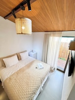 1 habitación, ropa de cama hipoalergénica y escritorio