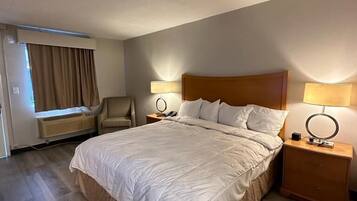 Standard enkelrum | Skrivbord, arbetsyta för laptop, strykjärn/strykbräda och gratis wi-fi