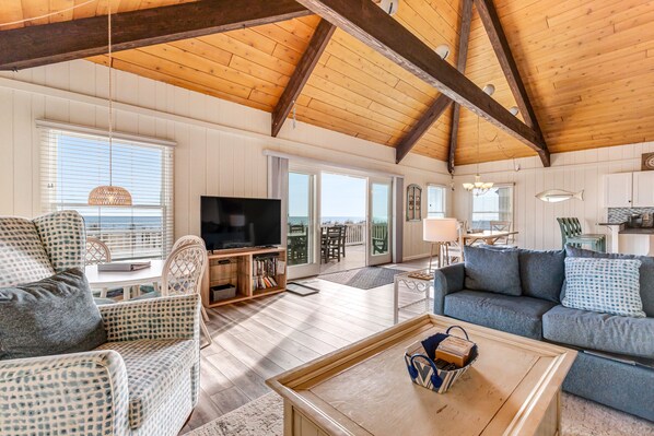 TV, table tennis, books - Oceanfront 5-Bedroom Home in South Bethany - Dog-Friendly (South Bethany)