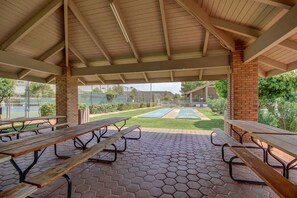 Outdoor dining - Sports Village Resort #Z9 | Affordable Getaway (Saint George)