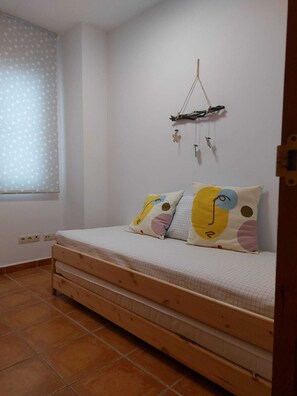 3 bedrooms, bed sheets
