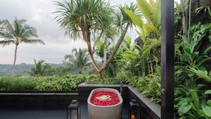 Bồn tắm spa ngoài trời
