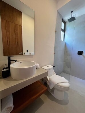 Shower, towels, soap, shampoo - Departamento en Tulum (Tulum)