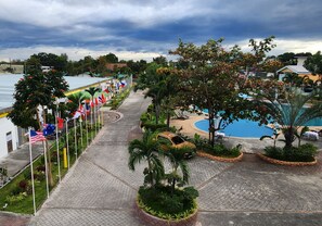 Front of property - Csm Clark Hotel (Mabalacat City)