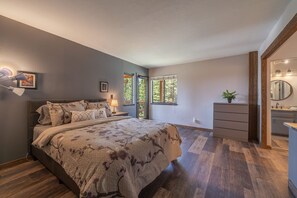 4 bedrooms, desk, WiFi, bed sheets