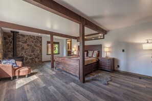 4 bedrooms, desk, WiFi, bed sheets - New~Sunrise on the Horizon~Spacious 4 Bedroom Home in Truckee! (Truckee)