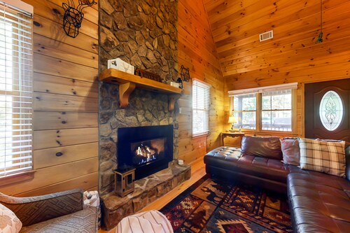 Coosawattee River Resort cabin with athletic court, pool, hot tub, & gym