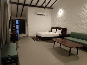 ARANYA COTTAGE | Peralatan tempat tidur premium, meja, langsir/tirai gelap terus 