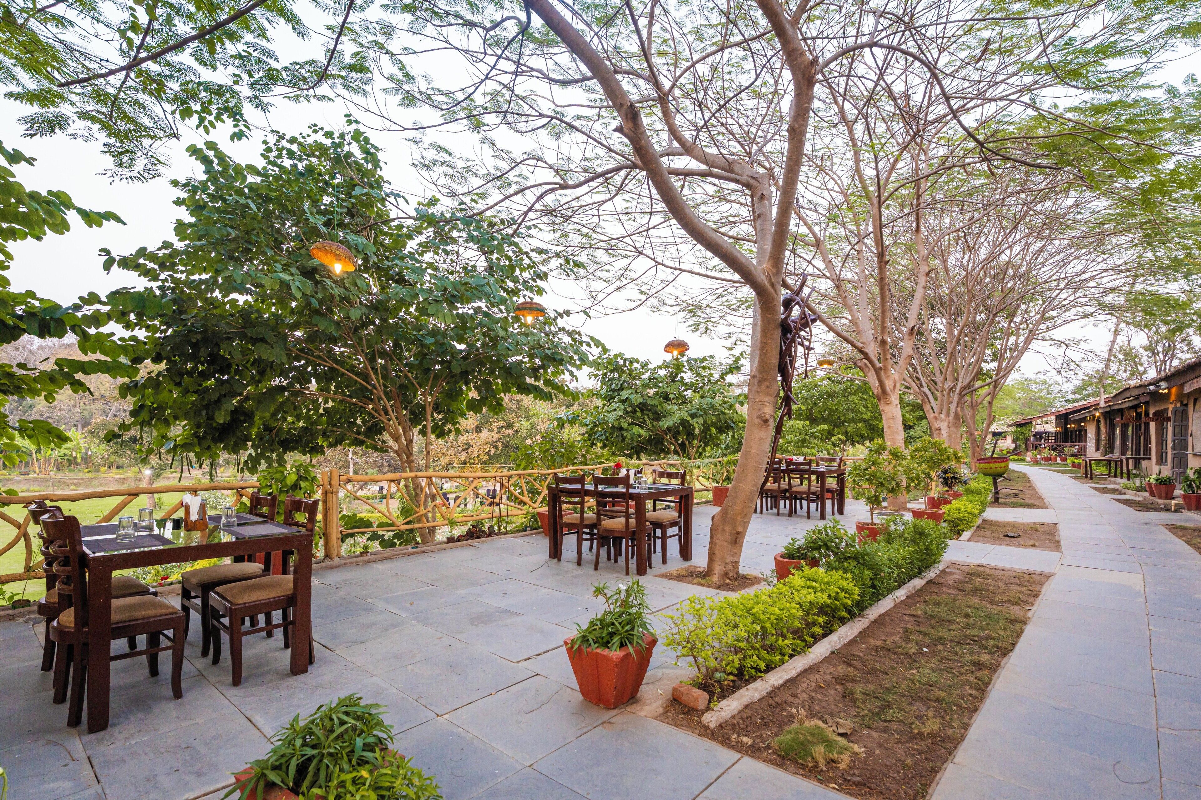 Breakfast, lunch and dinner served