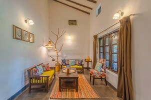 Ropa de cama de alta calidad, escritorio y cortinas blackout