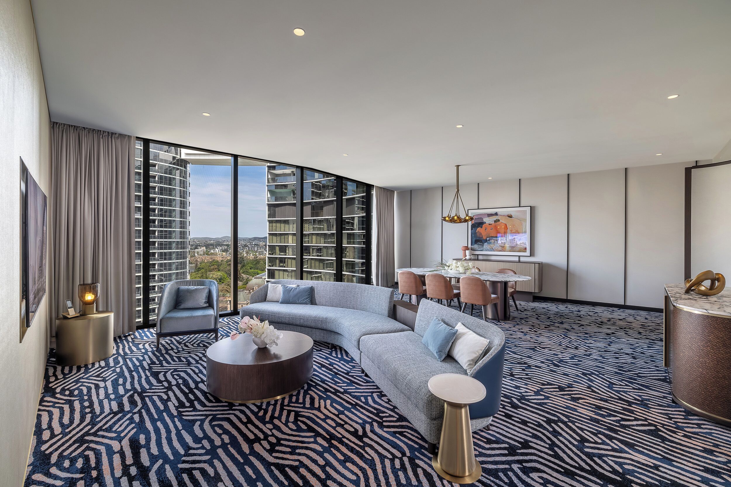 City-suite (Skyline) | Allergivenligt sengetøj, pengeskab på værelset