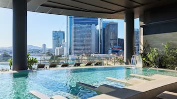 3 outdoor pools, pool loungers