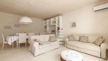 Fernseher, Kamin, Tischfußball