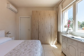 3 slaapkamers, een strijkplank/strijkijzer, wifi, beddengoed