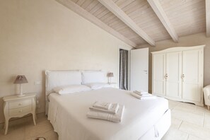 6 chambres, fer et planche à repasser, Wi-Fi