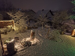 Outdoor dining - Apartment 'Ferienwohnung Familie Balko' with Private Terrace, Private Garden and Wi-Fi (Arnsberg)