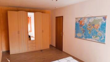 1 chambre, fer et planche Ă repasser, Wi-Fi gratuit, draps fournis