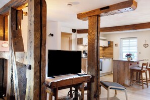 Interior - Studio Apartment 'Fachwerk 44' with Shared Terrace, Shared Garden and Wi-Fi (Frielendorf)