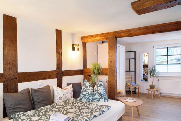 Free WiFi, bed sheets - Studio Apartment 'Fachwerk 44' with Shared Terrace, Shared Garden and Wi-Fi (Frielendorf)