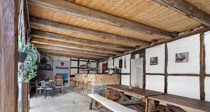 Ferienwohnung in einem Hotel 'Gruppenhaus-Osterhagen' mit privatem Pool, privater Terrasse und WLAN