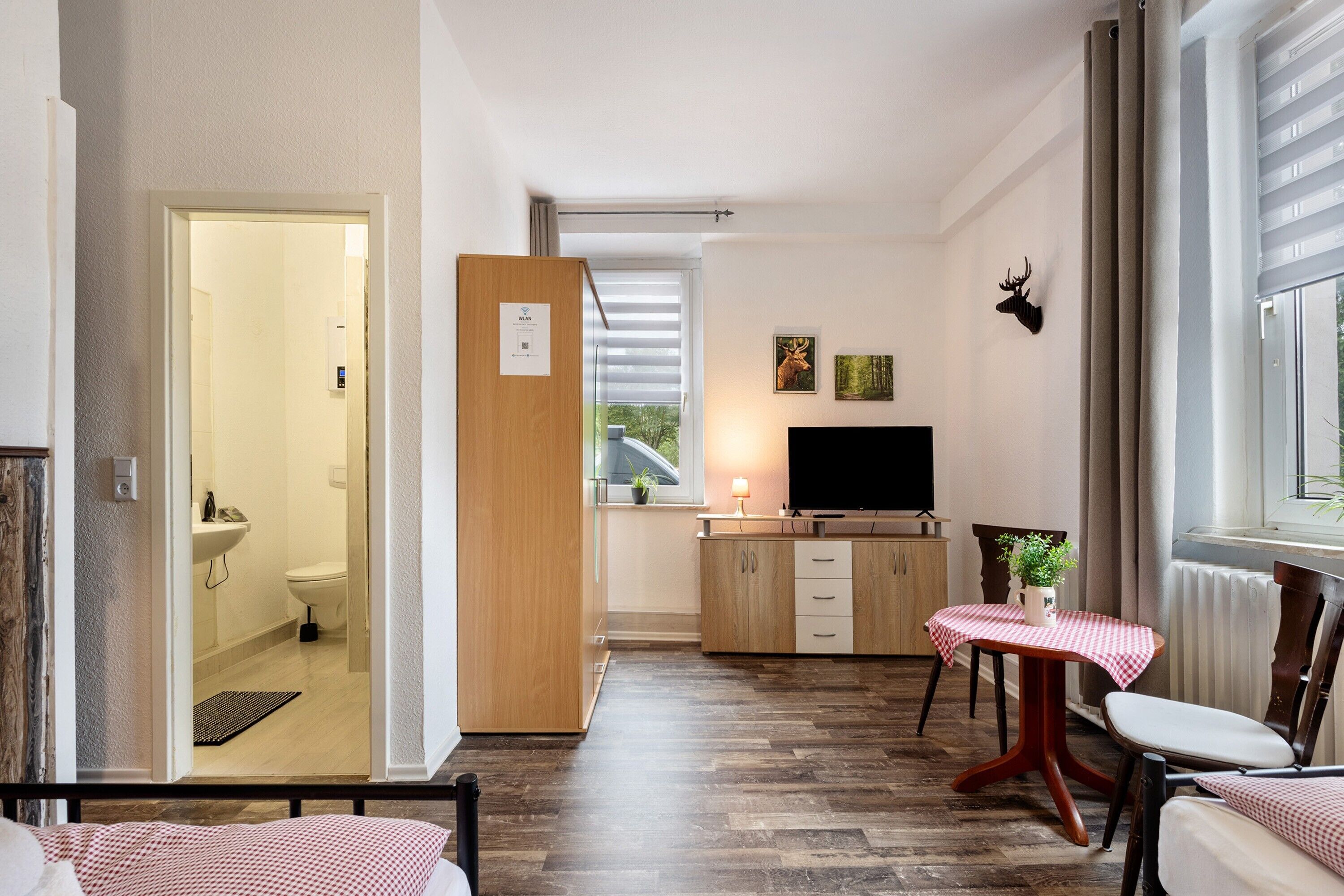 9 camere, ferro/asse da stiro, Wi-Fi gratuito, lenzuola