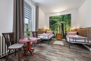 9 chambres, fer et planche Ă repasser, Wi-Fi gratuit, draps fournis