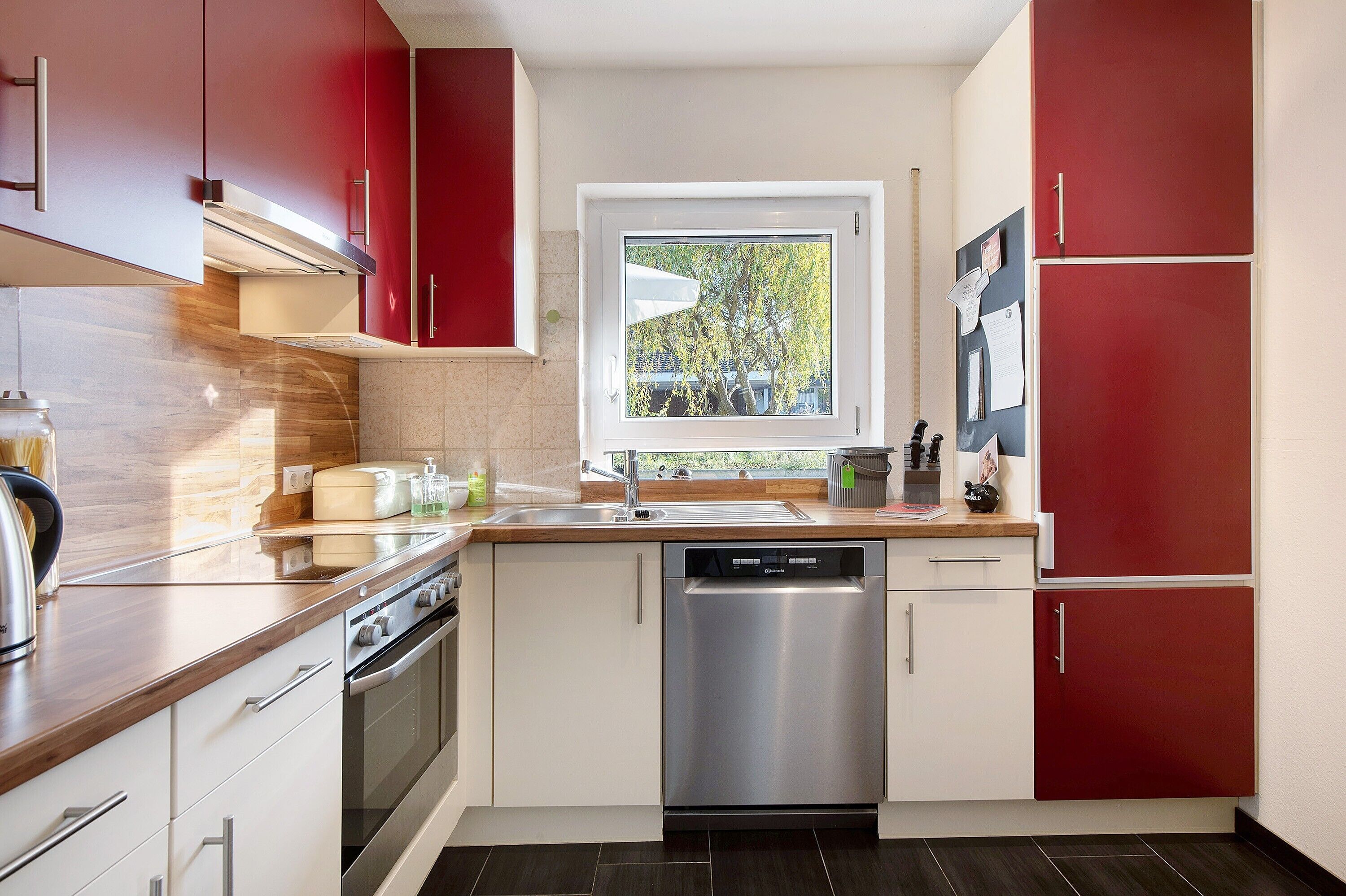 Fridge, oven, stovetop, dishwasher