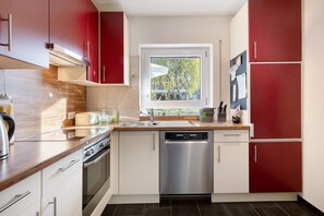 Geladeira, fogão, cooktop, lava-louças