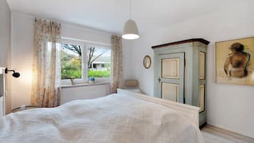 2 bedrooms, free WiFi, bed sheets, wheelchair access