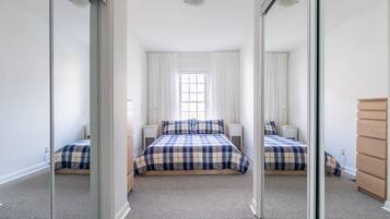 1 bedroom, desk, iron/ironing board, WiFi