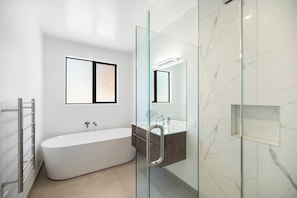 Shower, hair dryer, towels